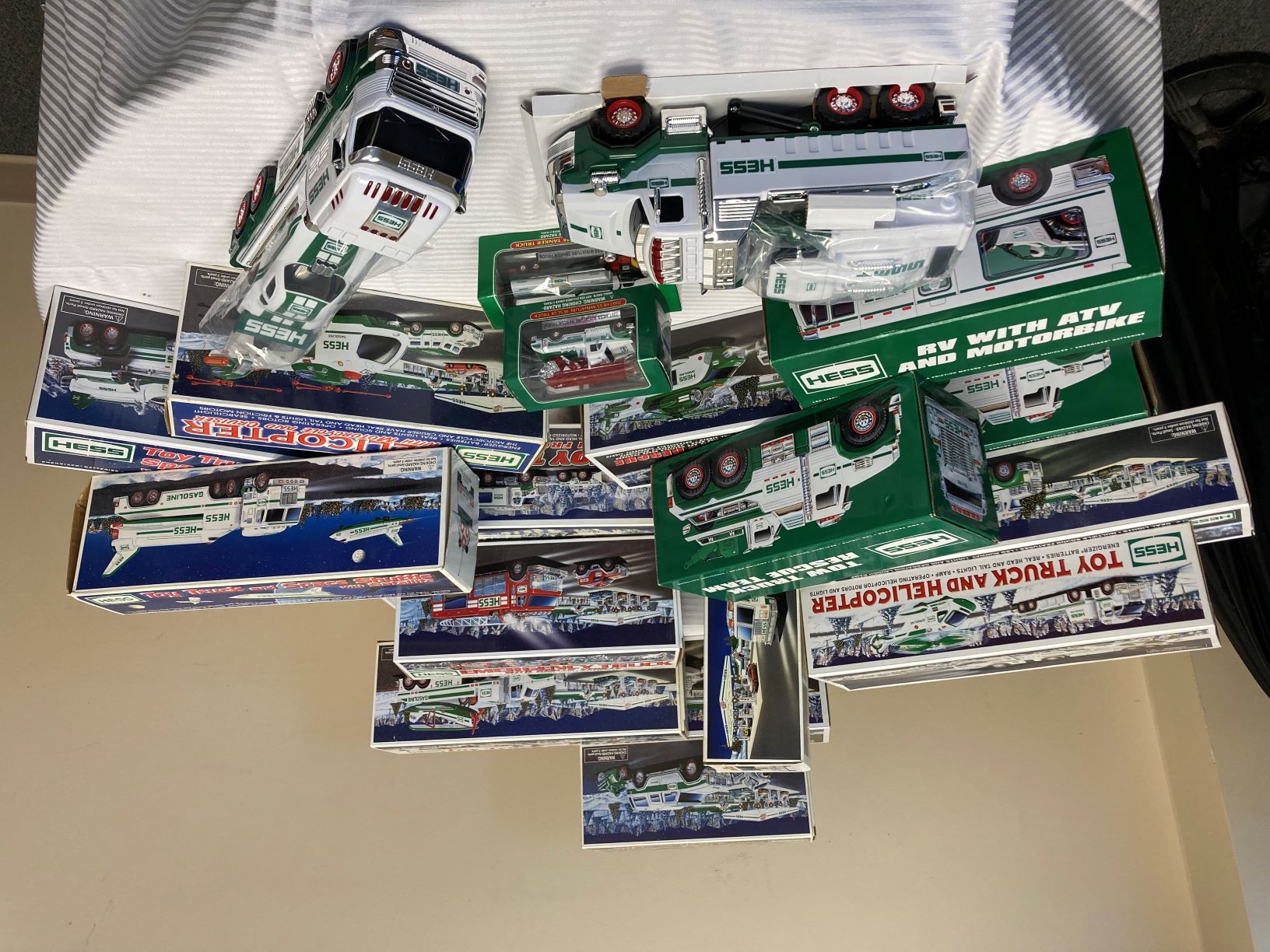 Vintage best sale hess trucks