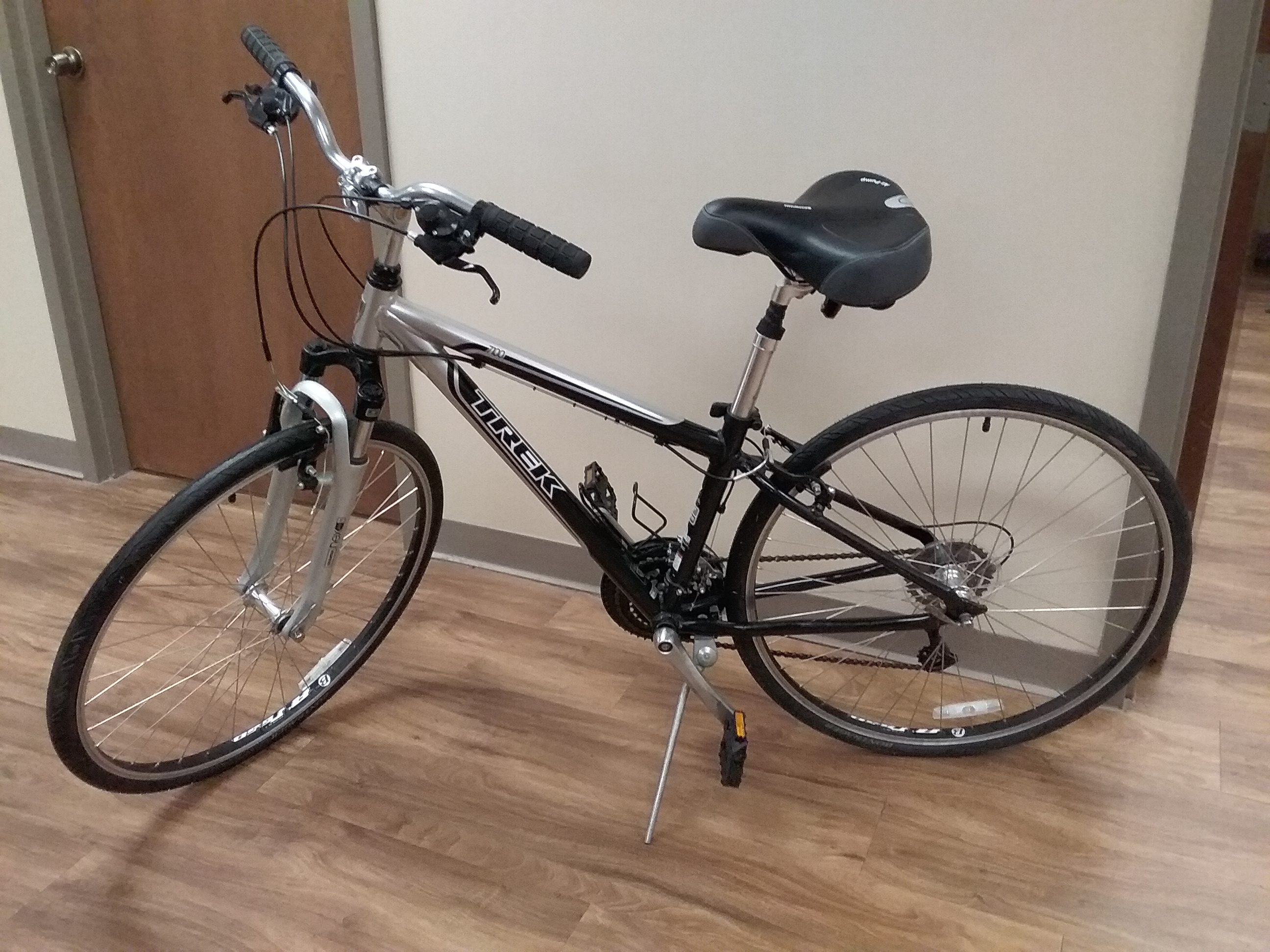 Trek 7100 Hybrid Bike 